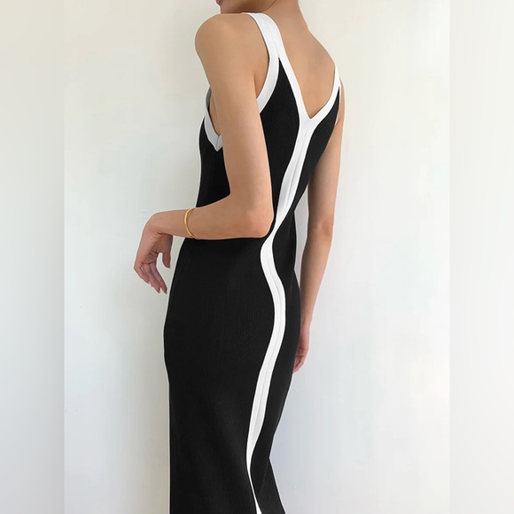 Black and white contrast knit v neck sleeveless midi dress with vented slit - Picture 7 of 11